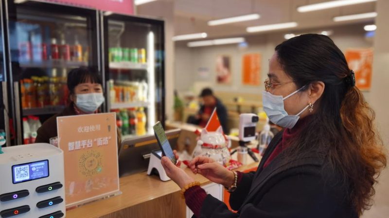考察品牌背景：了解品牌历史、口碑和规模